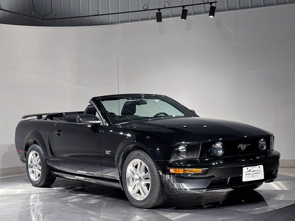 Used 2005 Black Ford  image 78
