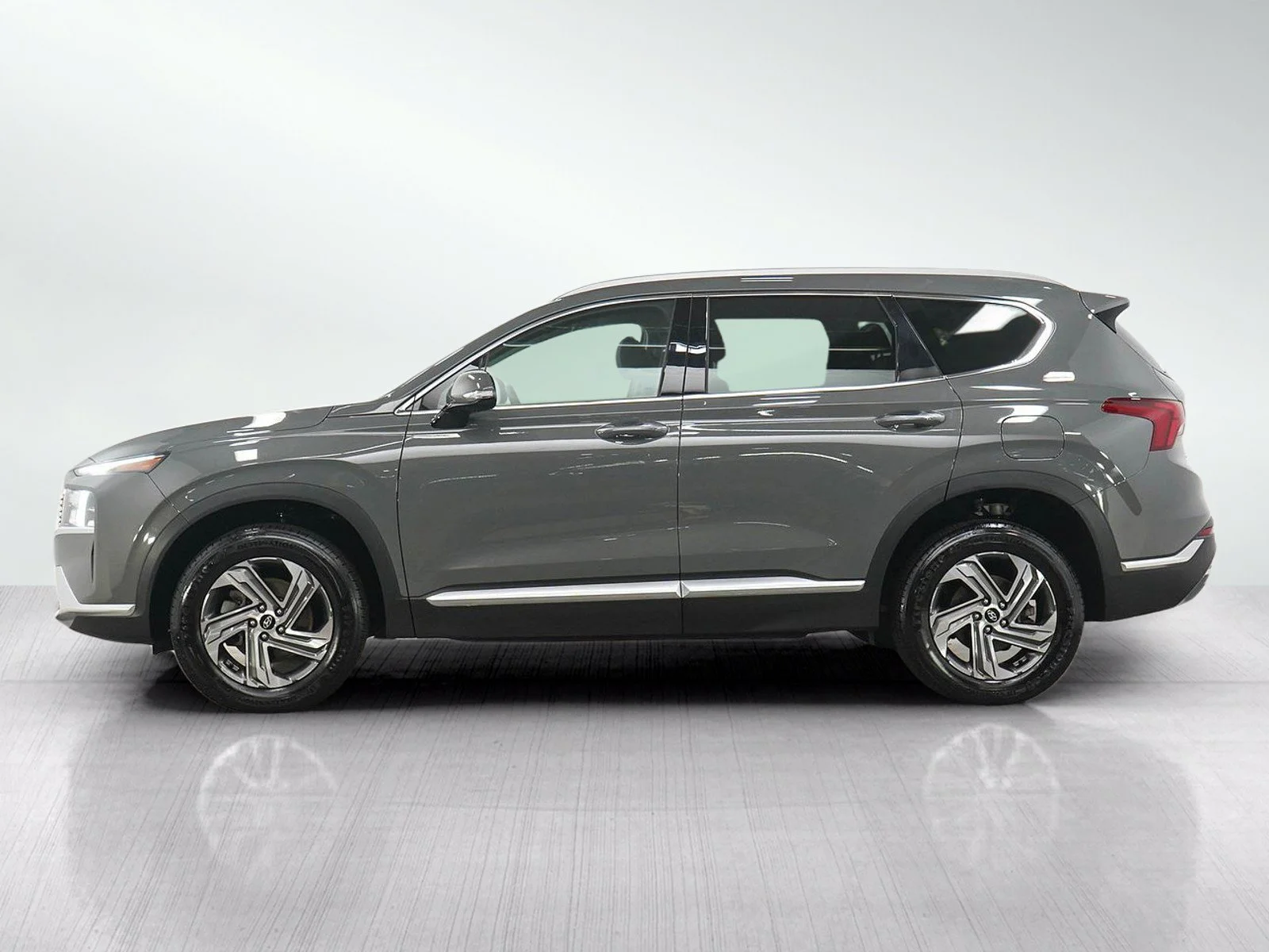 Used 2021 Hyundai Santa Fe SEL with VIN 5NMS6DAJ1MH343718 for sale in Burnsville, Minnesota