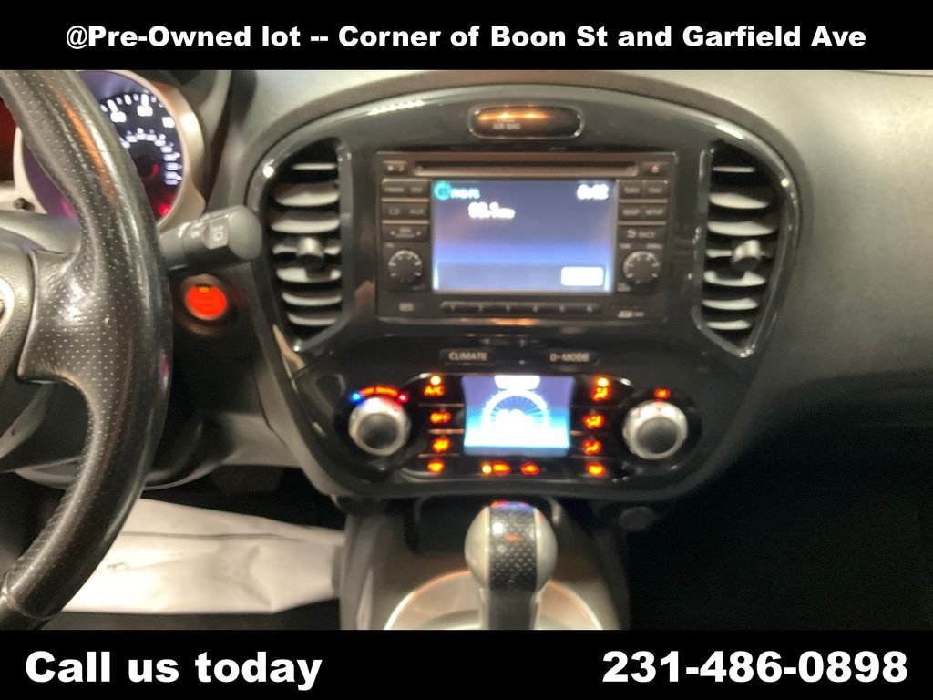 Used 2011 Red Nissan SL image 19