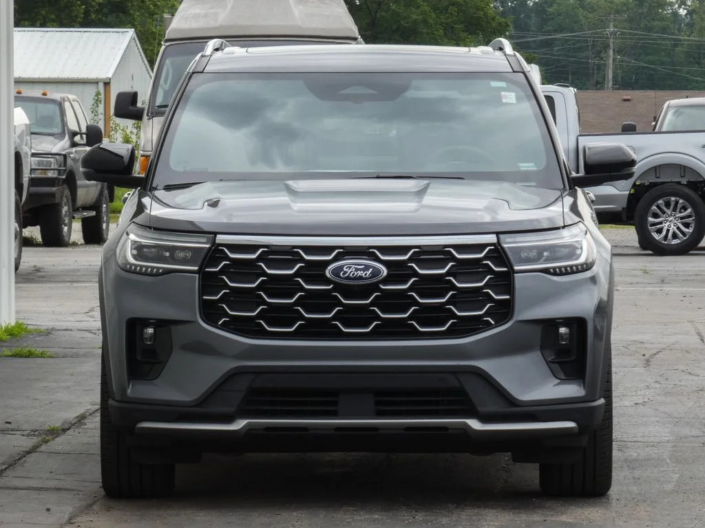 Used 2025 Gray Ford Platinum image 5