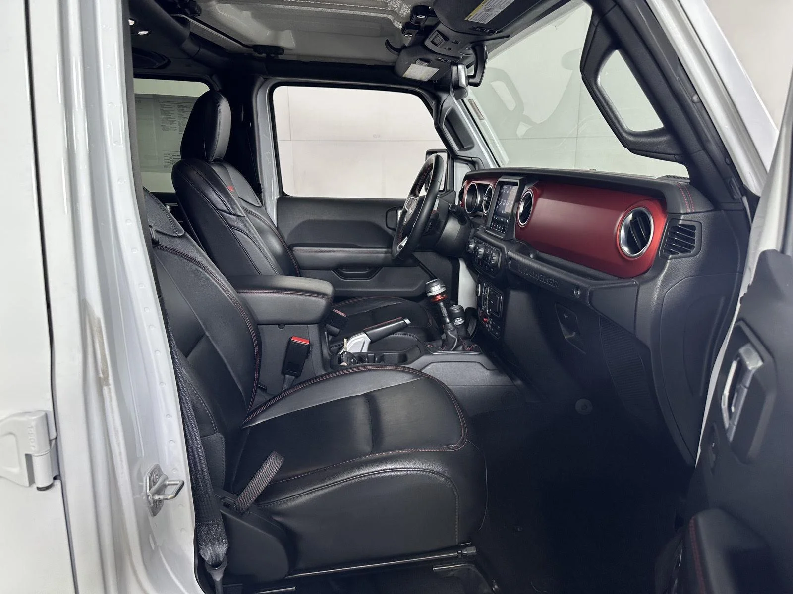 Used 2021 Bright White Clearcoat Jeep Unlimited Rubicon image 24