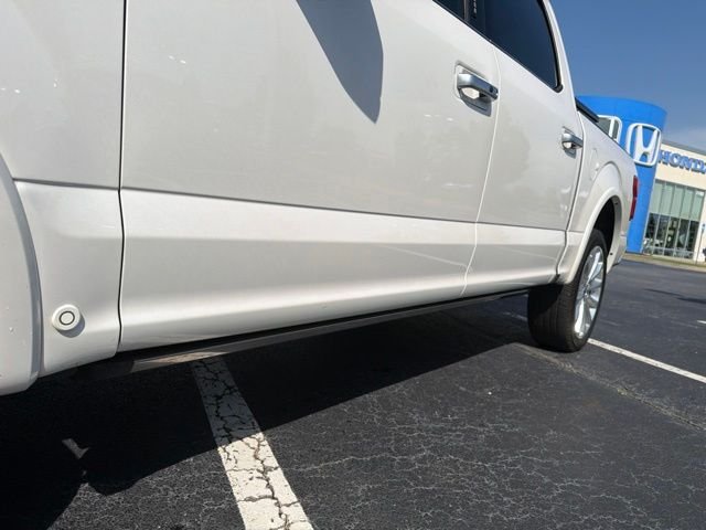 Used 2018 White Platinum Clearcoat Metallic Ford Limited image 16