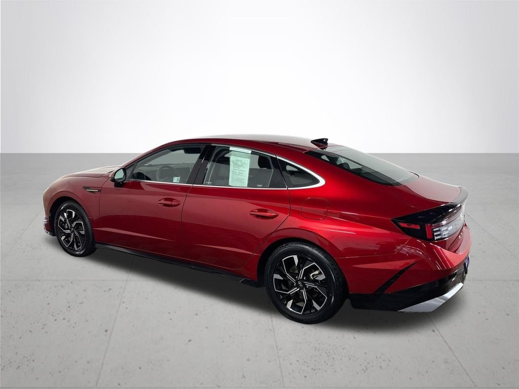 Used 2025 Red Hyundai SEL image 8