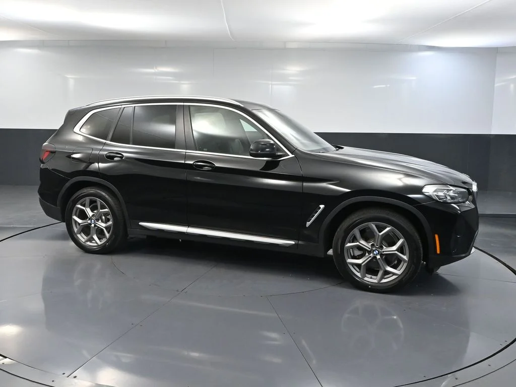 Used 2023 Black BMW xDrive30i image 4