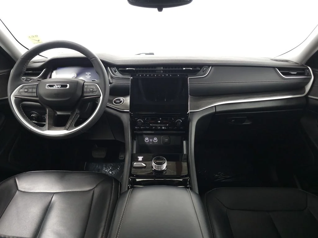 Used 2023 Rocky Mountain Pearlcoat Jeep Limited image 20