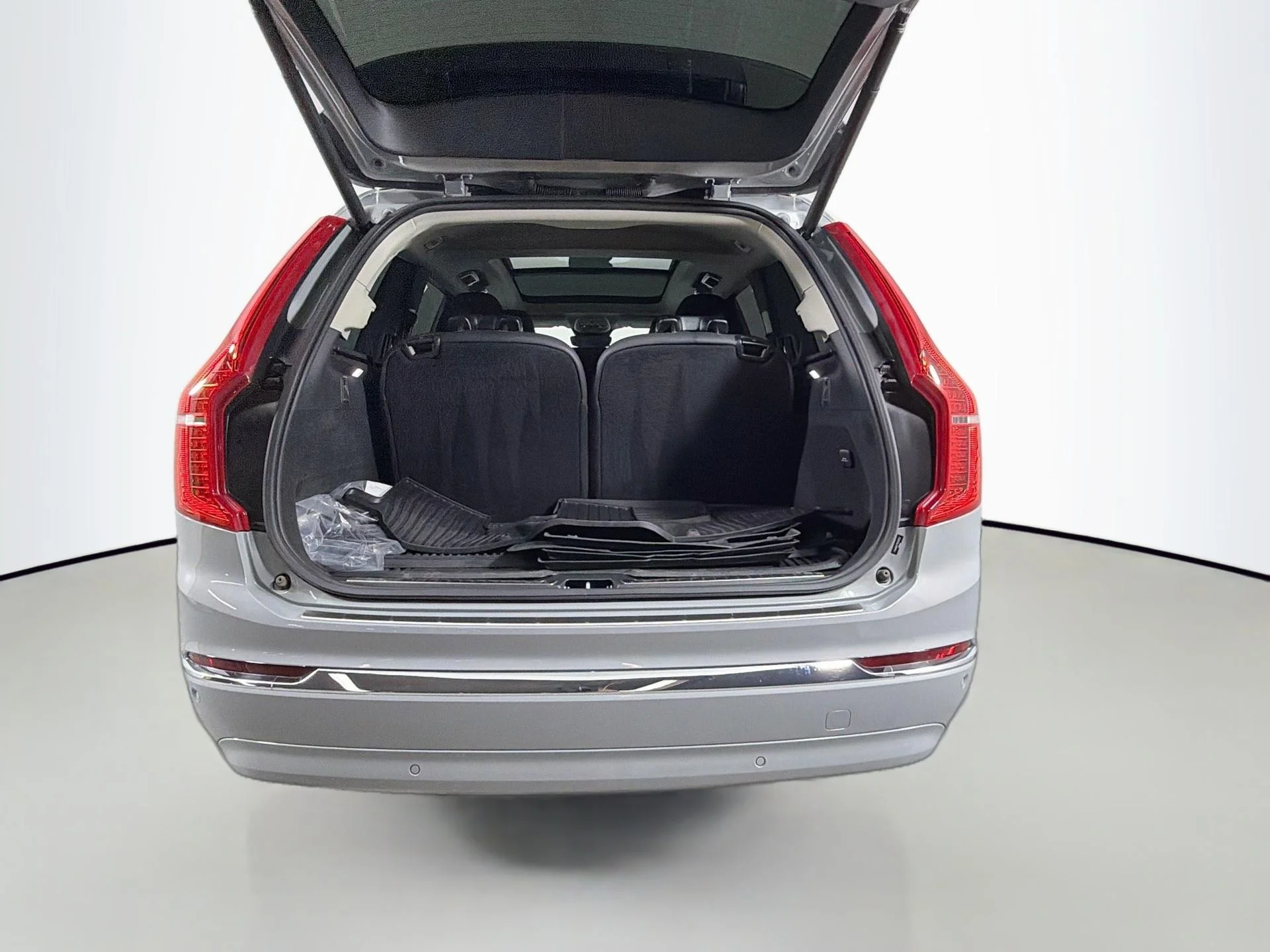 Used 2024 Gray Volvo T8 Plus Bright Theme 7 Passenger image 27