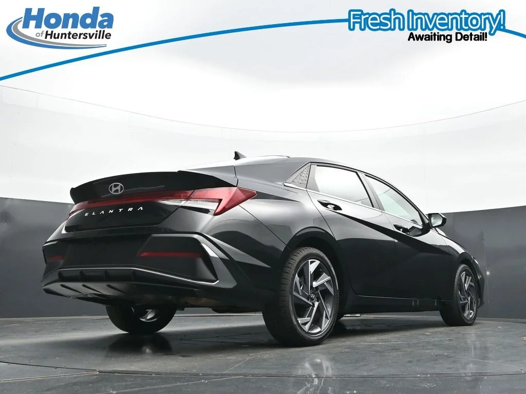 Used 2025 Abyss Black Hyundai SEL Convenience image 33