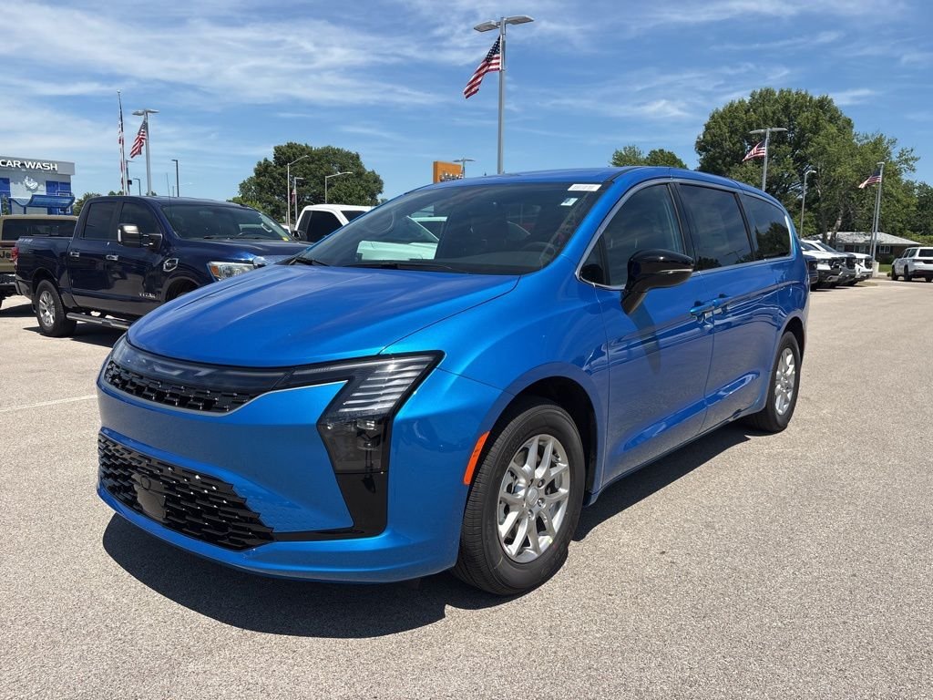 2027 Chrysler Pacifica Select's photo