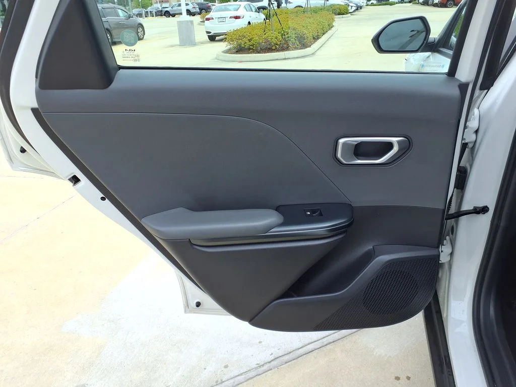 Used 2025 White Kia LXS image 15