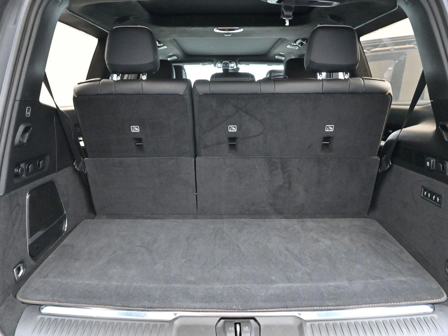 Used 2024 Black Jeep Series III Obsidian image 10
