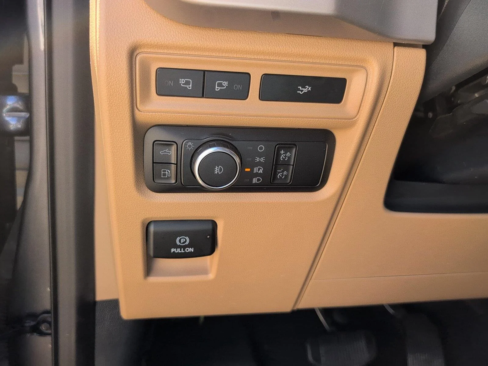 Used 2023 Oxford White Ford XLT image 35