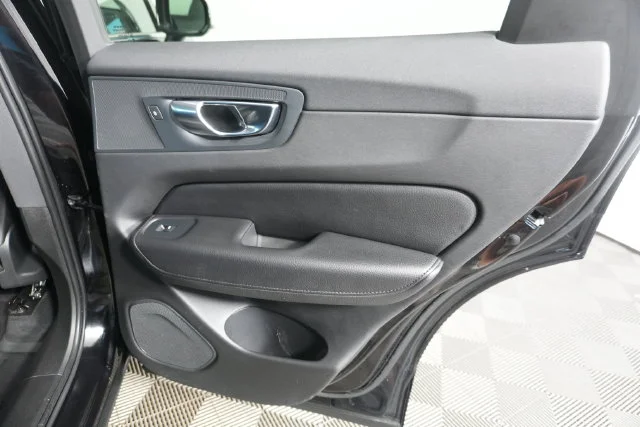Used 2021 Onyx Black Metallic Volvo T5 Momentum image 36