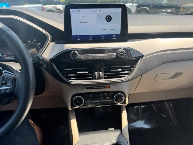 Used 2022 White Ford SE image 26