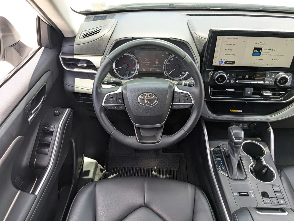 Used 2023 Beige Toyota XLE image 17