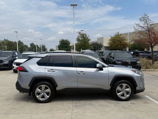 Certified Used 2021 SILVER SKY METALLIC Toyota Hybrid XLE Premium image 5