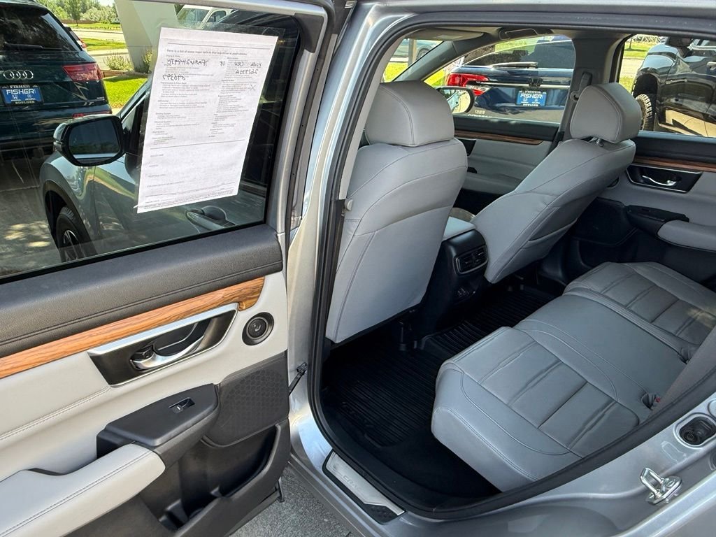 Used 2018 Lunar Silver Metallic Honda Touring image 14