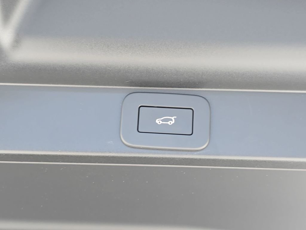 New 2026 Fuji White Land Rover SE LWB image 14