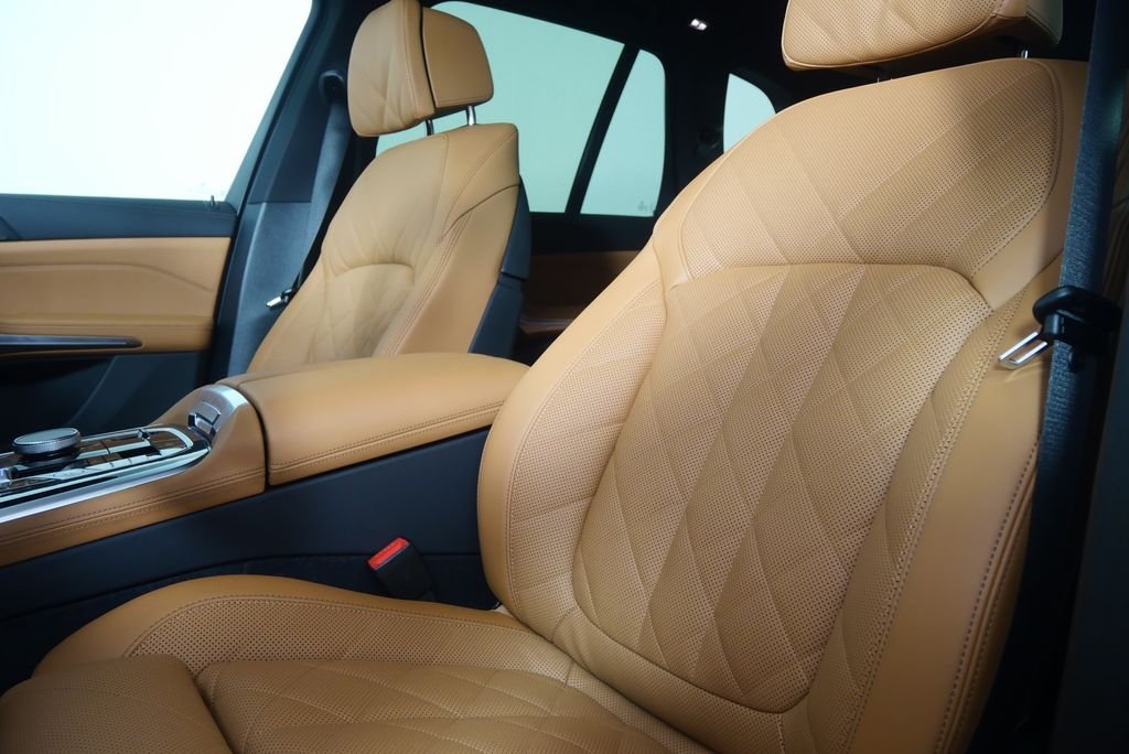 New 2026 Dravit Grey Metallic BMW xDrive50e image 10