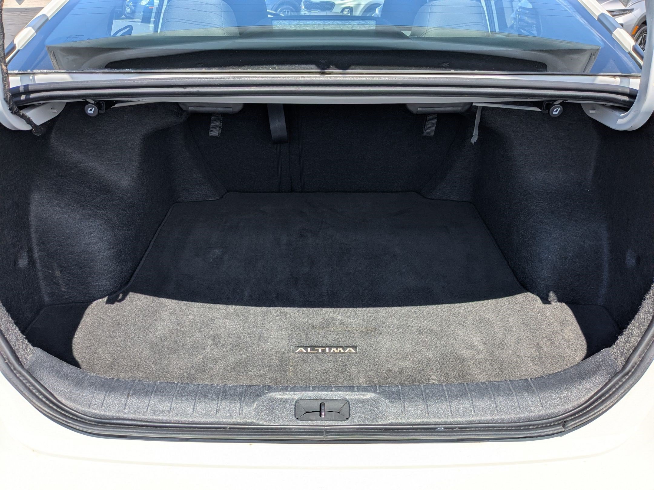 Used 2025 Glacier White Nissan SV image 29