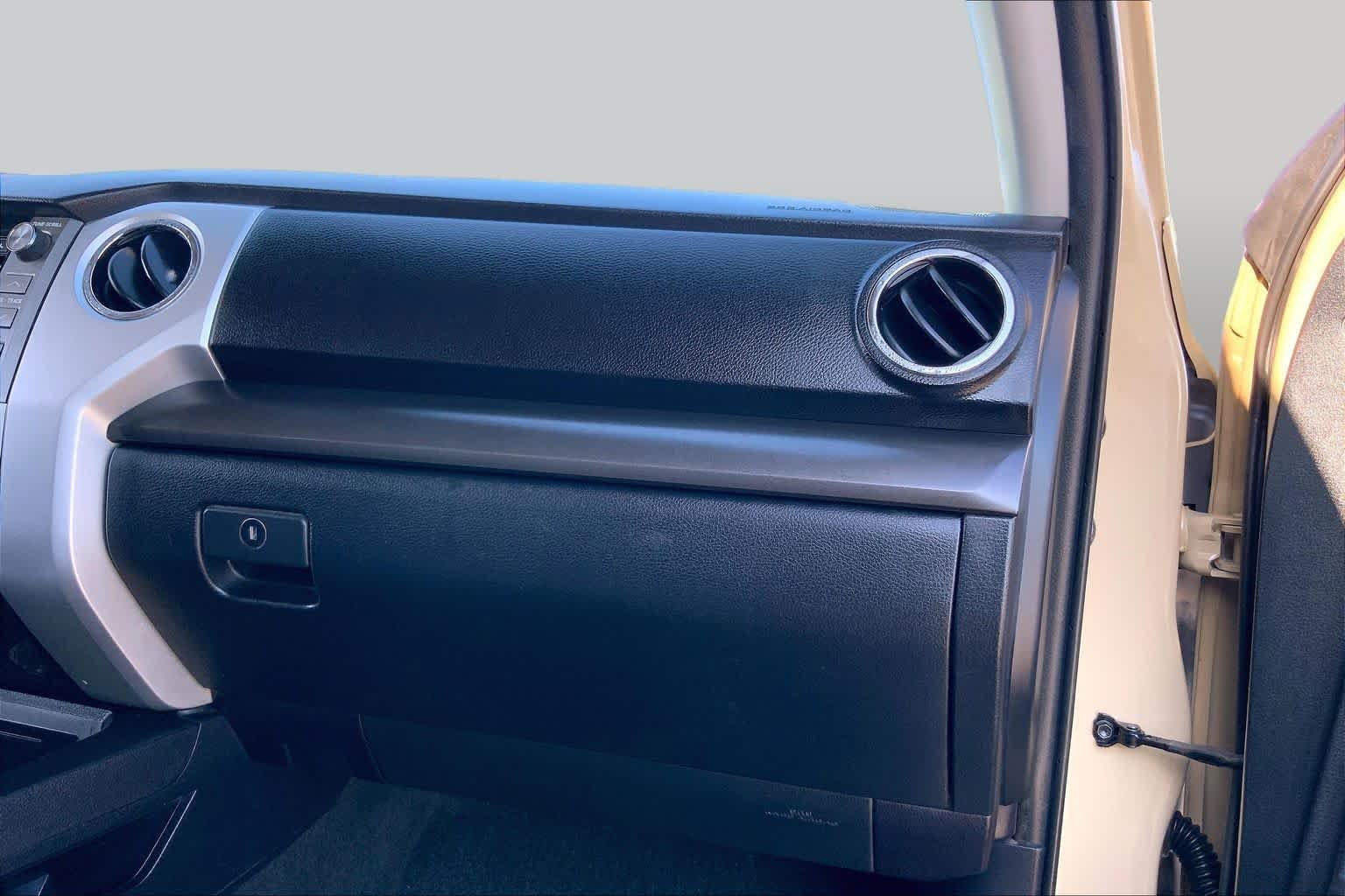 Used 2018 Quicksand Toyota SR5 image 17