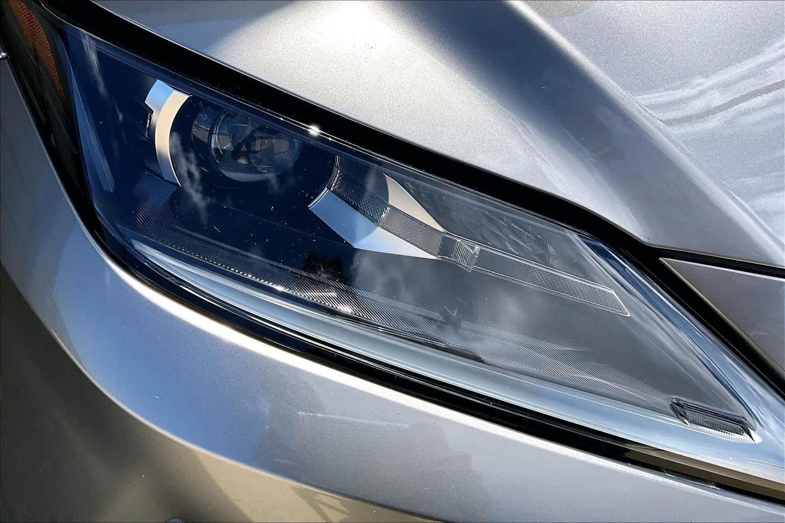 Used 2020 Atomic Silver Lexus  image 28
