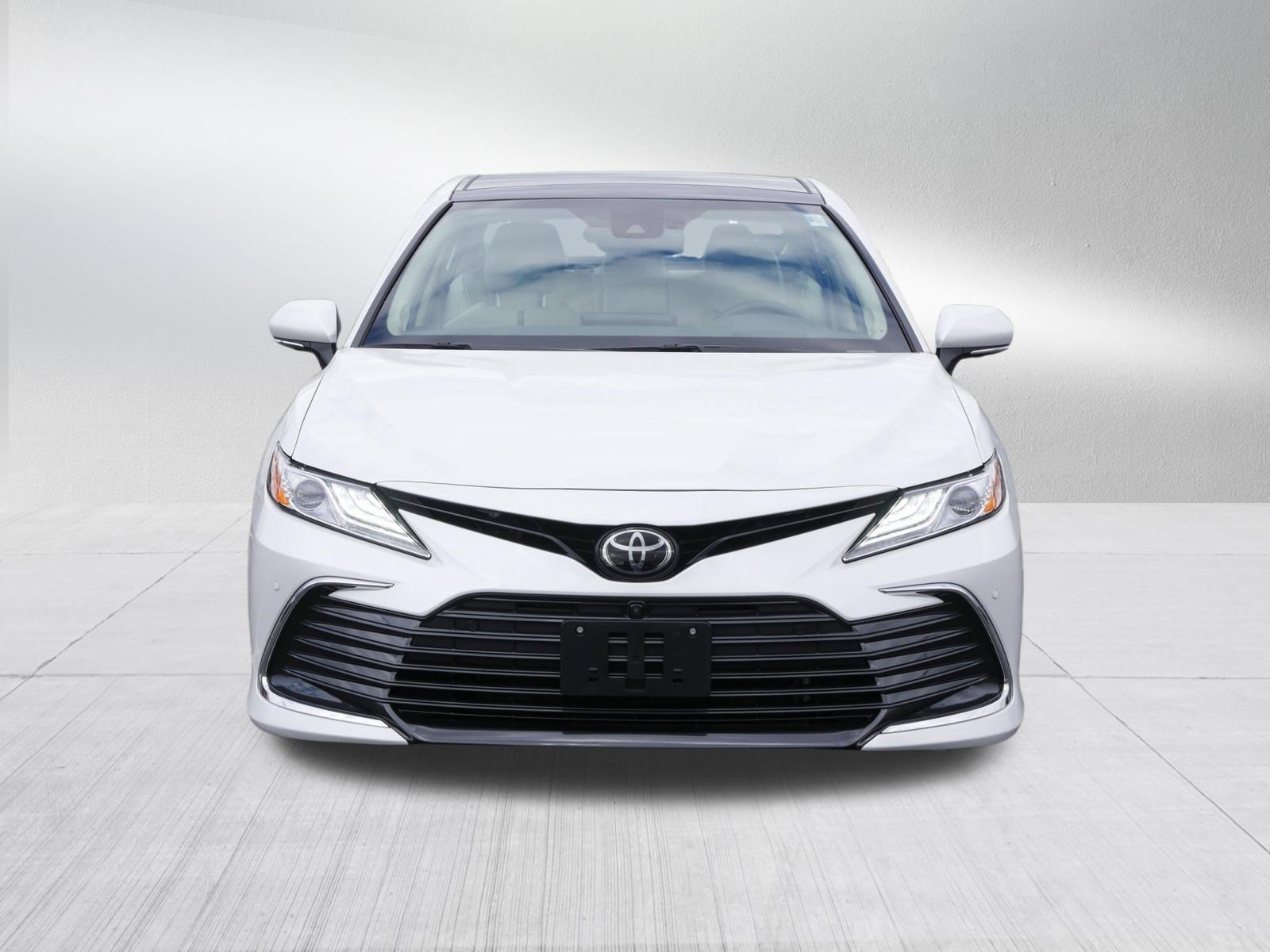 Used 2023 Wind Chill Pearl Toyota XLE image 2