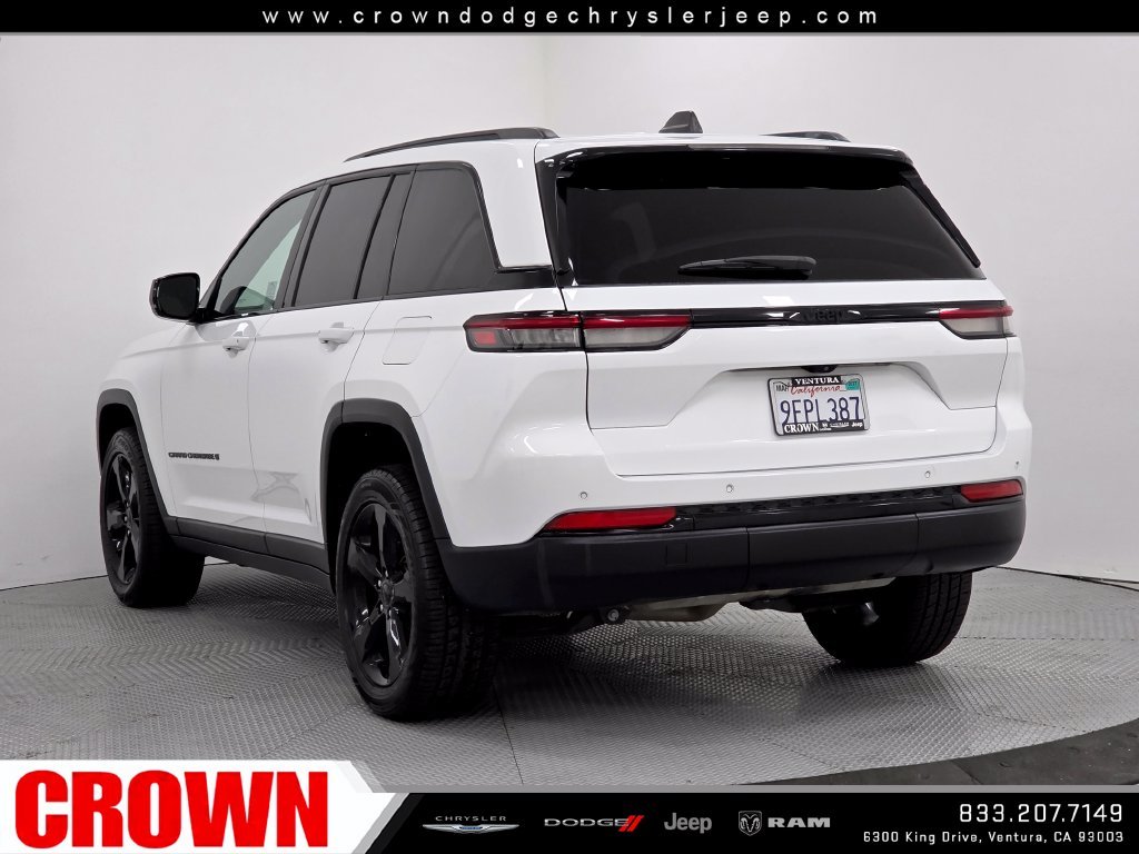 Used 2023 White Jeep Altitude image 5