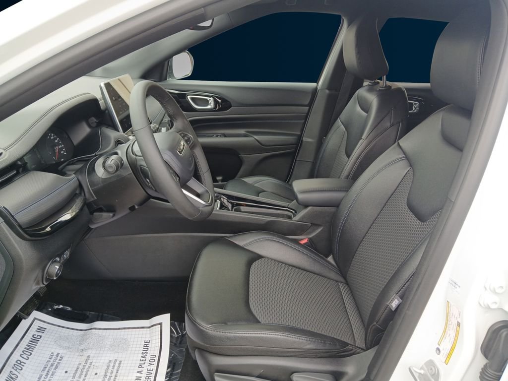 Used 2026 White Jeep Latitude image 10