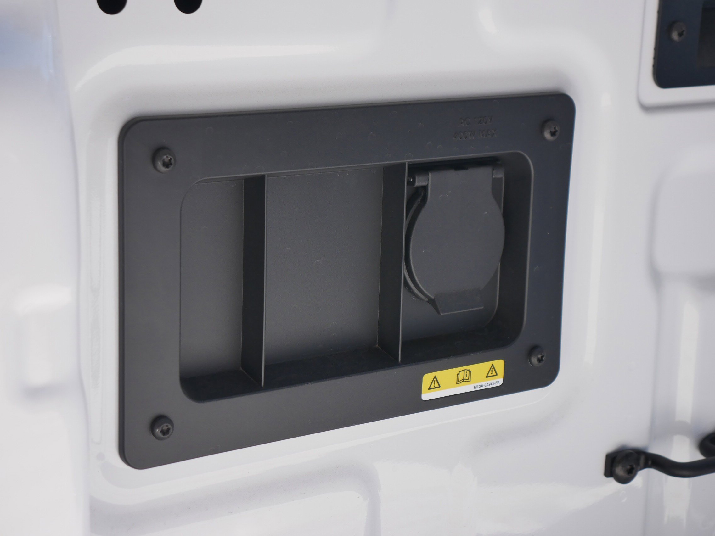 New 2025 Oxford White Ford XLT image 25