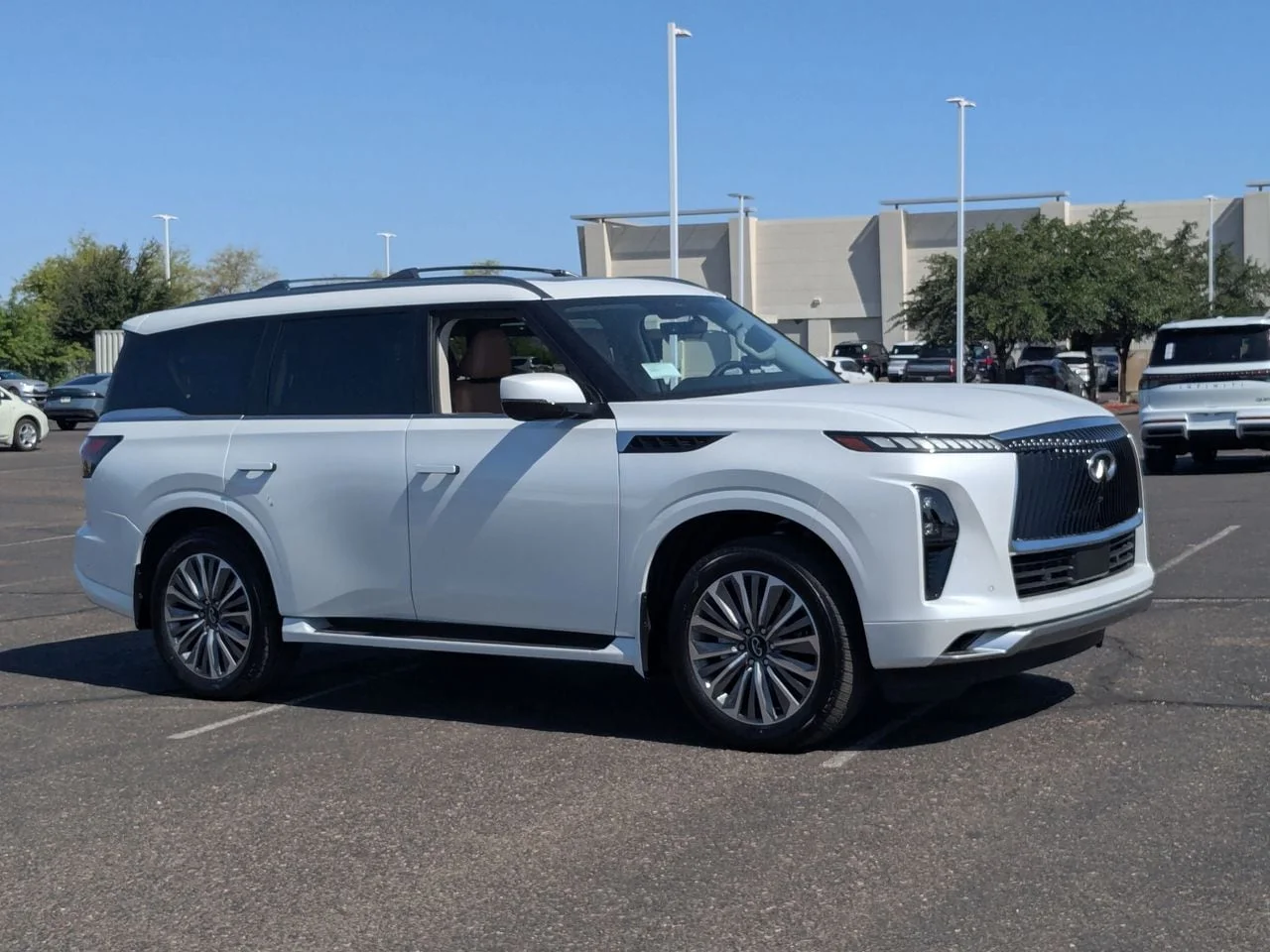 New 2026 RADIANT WHITE INFINITI Luxe 2WD image 7