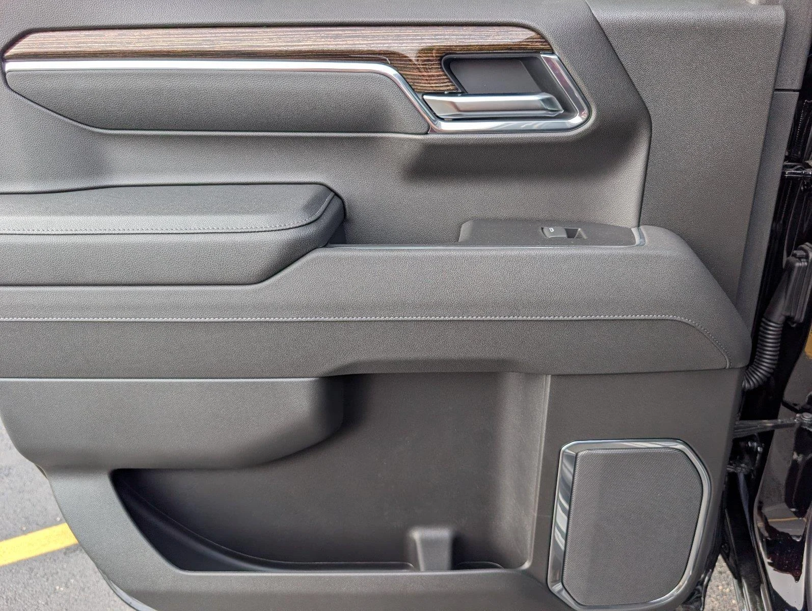 New 2026 Onyx Black GMC Elevation image 35