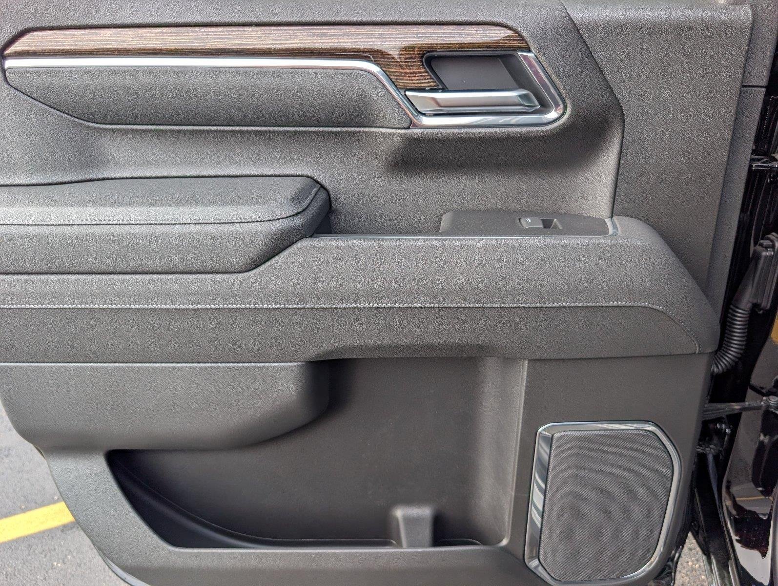 New 2026 Onyx Black GMC Elevation image 35