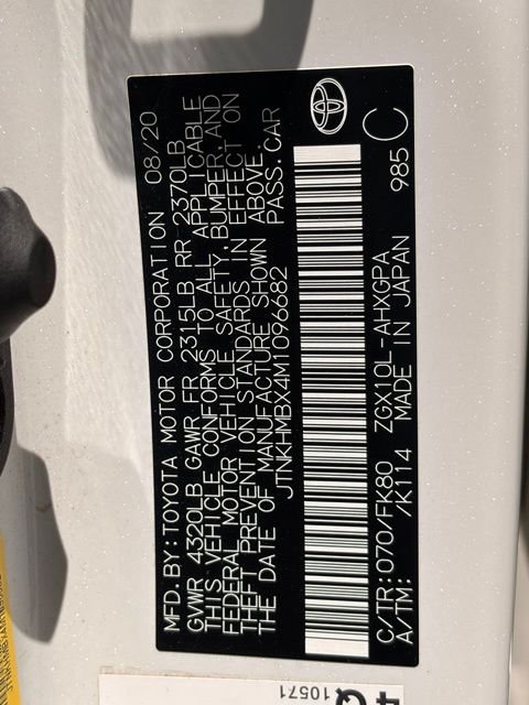 Used 2021 White Toyota XLE image 18
