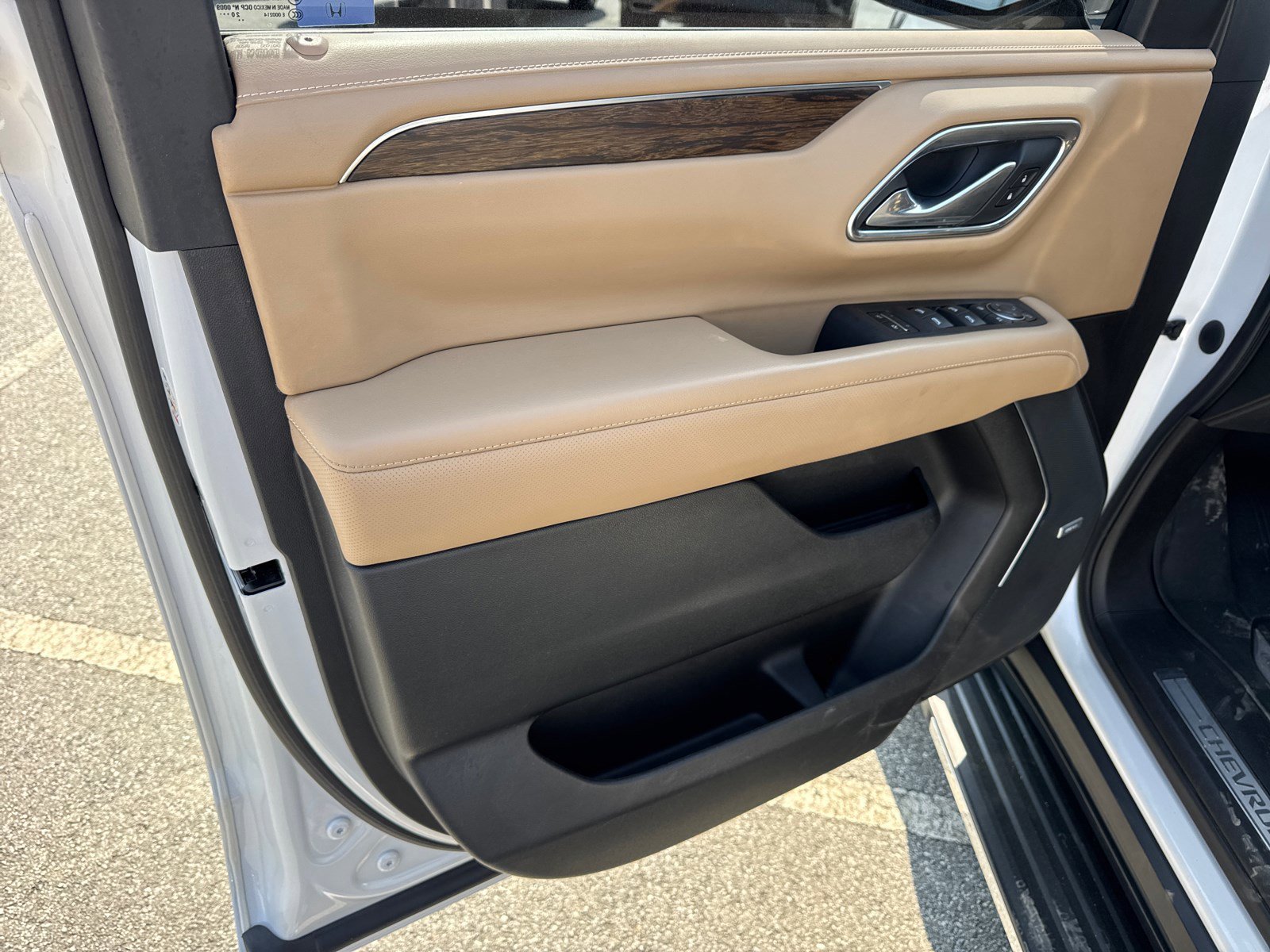 Used 2021 Iridescent Pearl Tricoat Chevrolet Premier image 10