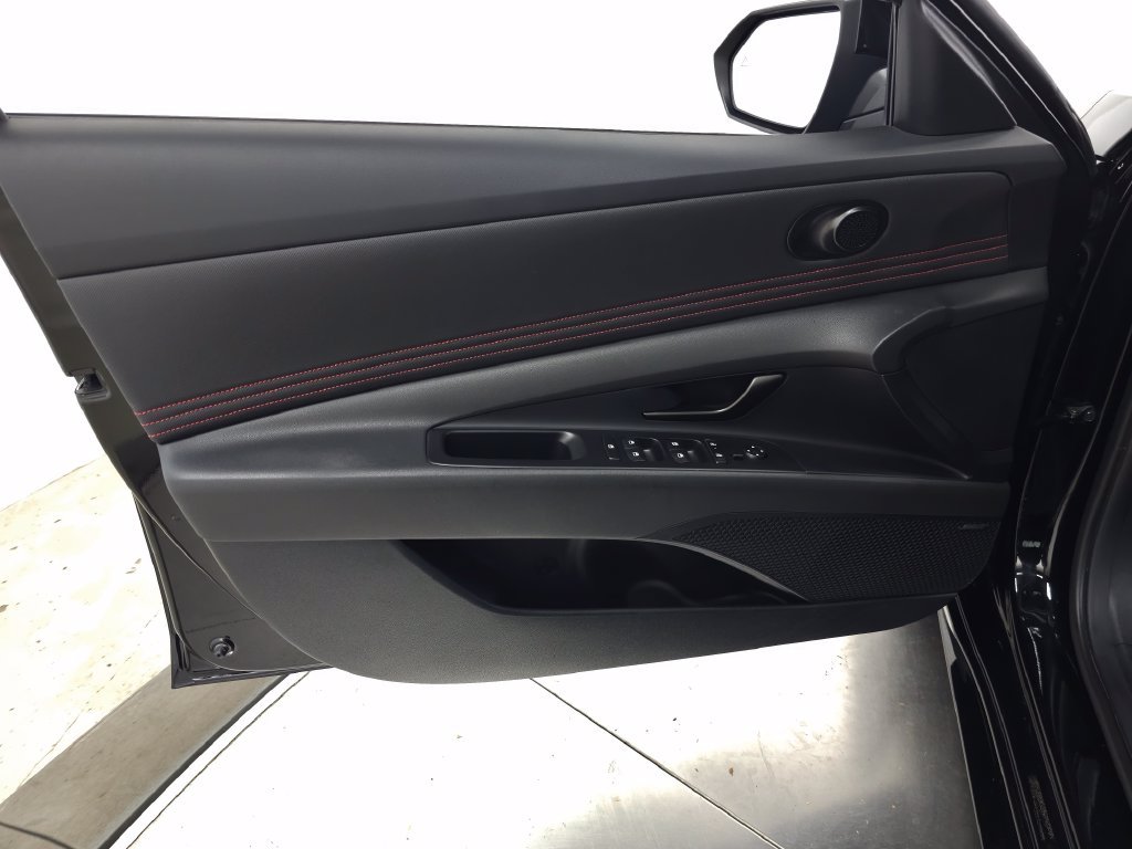2025 Hyundai Elantra N Line - Photo 15
