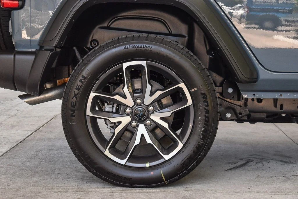 New 2025 Anvil Clearcoat Jeep Sport S 4xe image 11