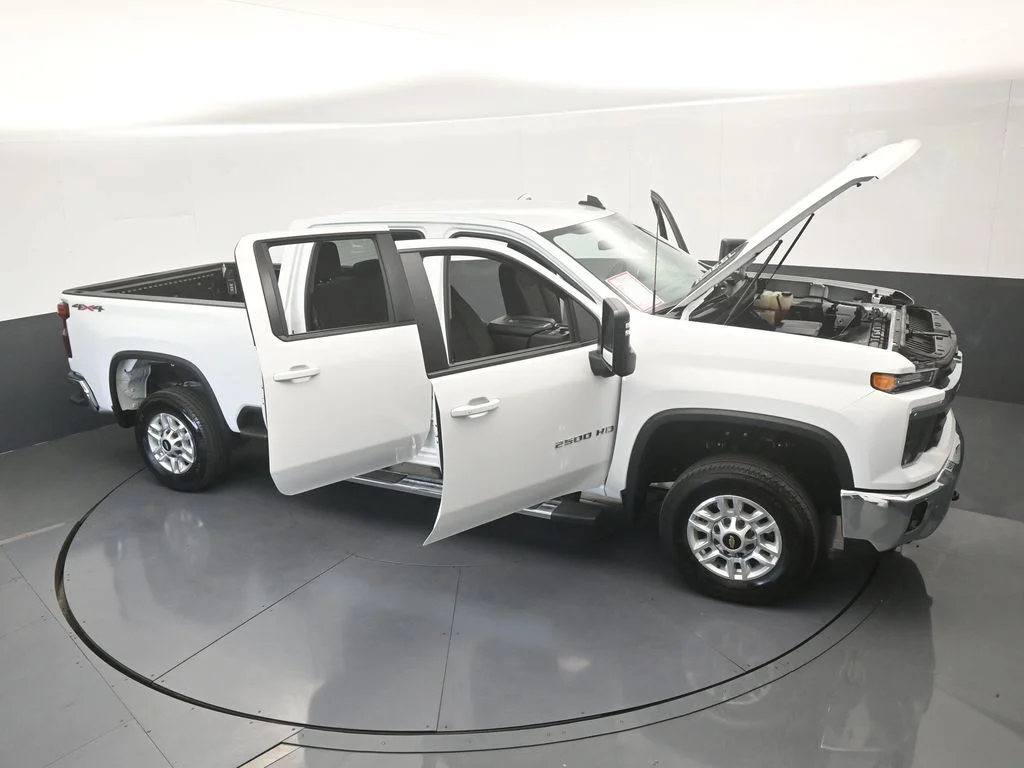 Used 2025 Summit White Chevrolet LT image 75
