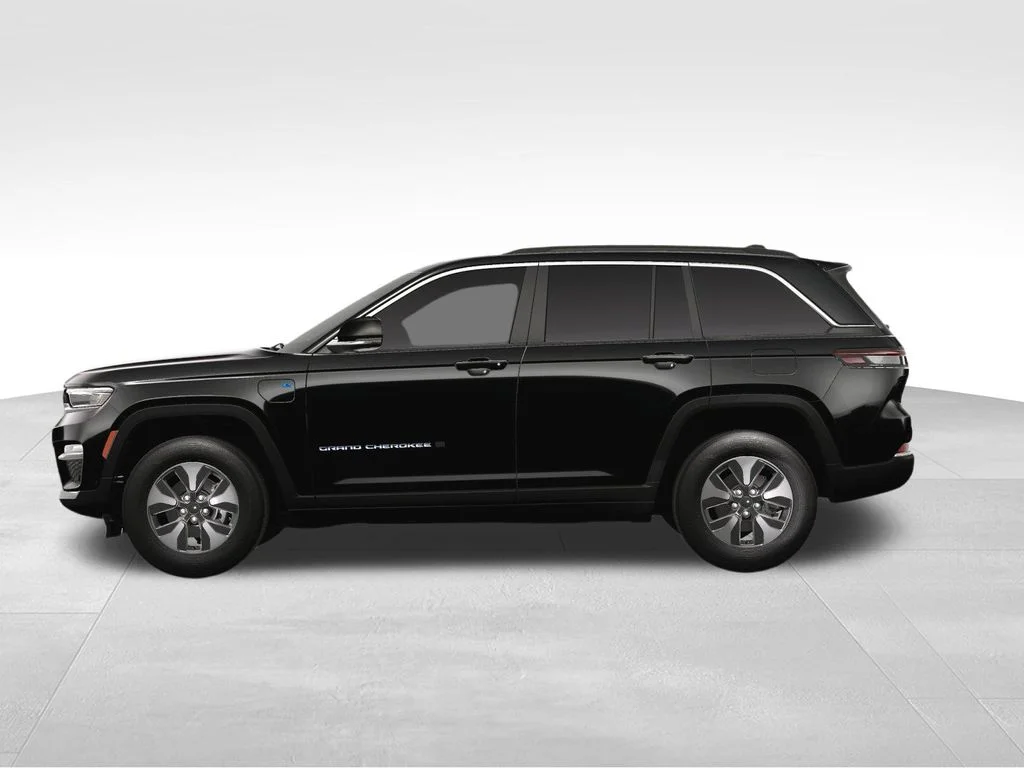 New 2024 Diamond Black Crystal Pearlcoat Jeep 4xe image 3