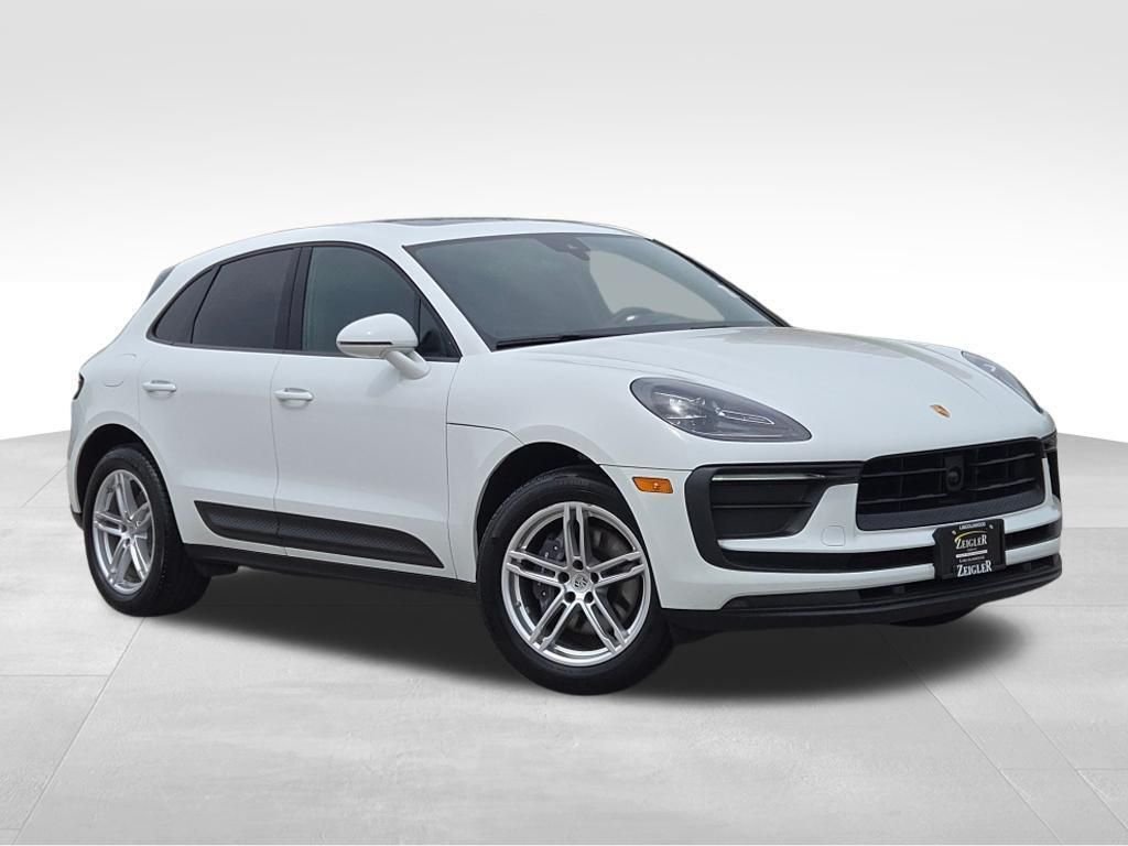 2024 Porsche Macan -'s photo