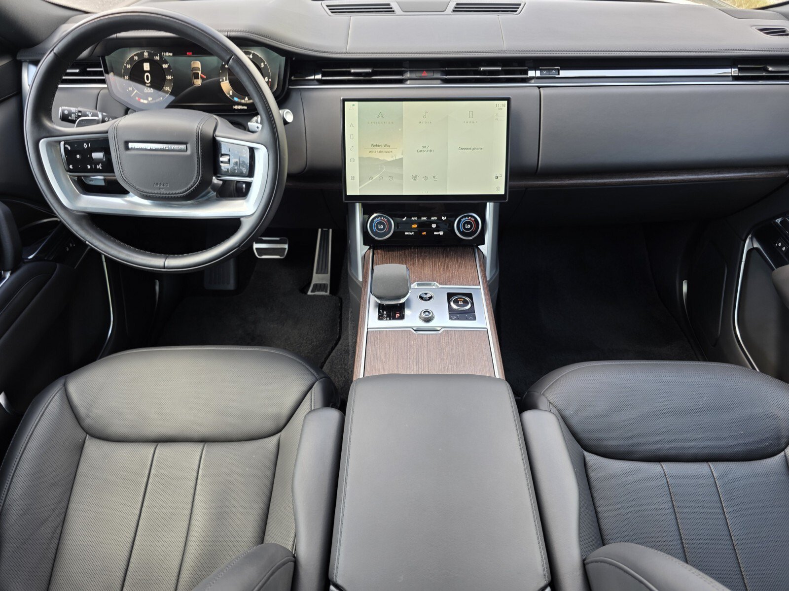 Certified Used 2023 Lantau Bronze Metallic Land Rover SE image 4
