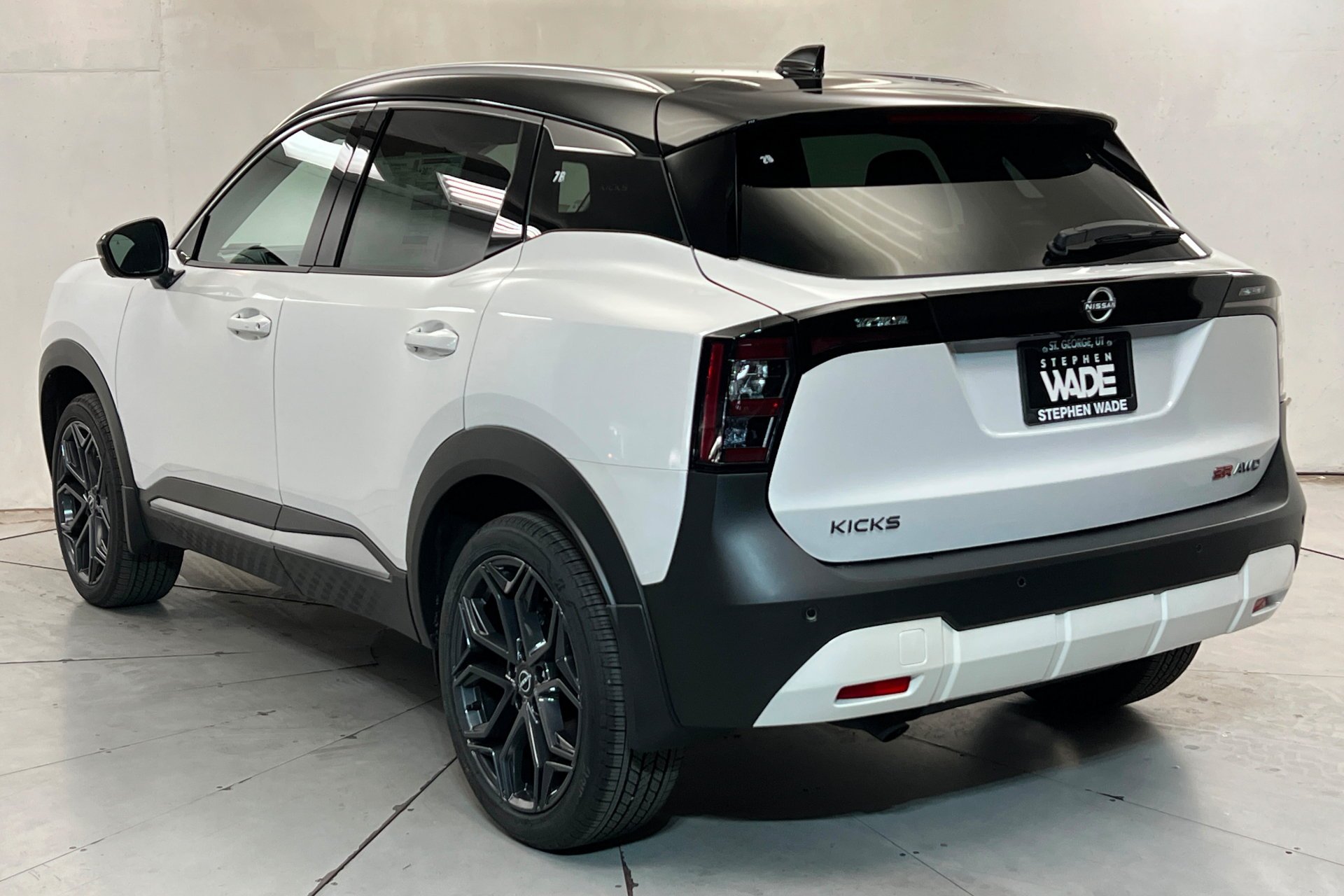 New 2026 Aspen White TriCoat / Super Black Two-tone Nissan SR image 3