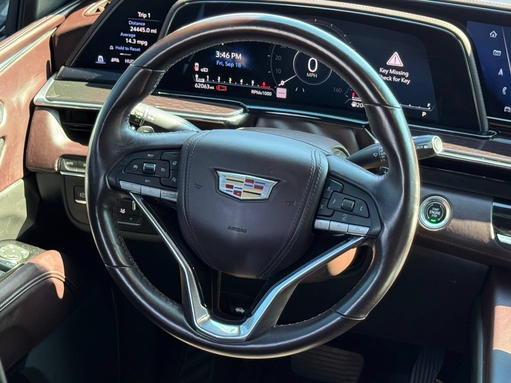 Used 2021 CRYSTAL WHITE TRICOAT Cadillac Sport Platinum image 28