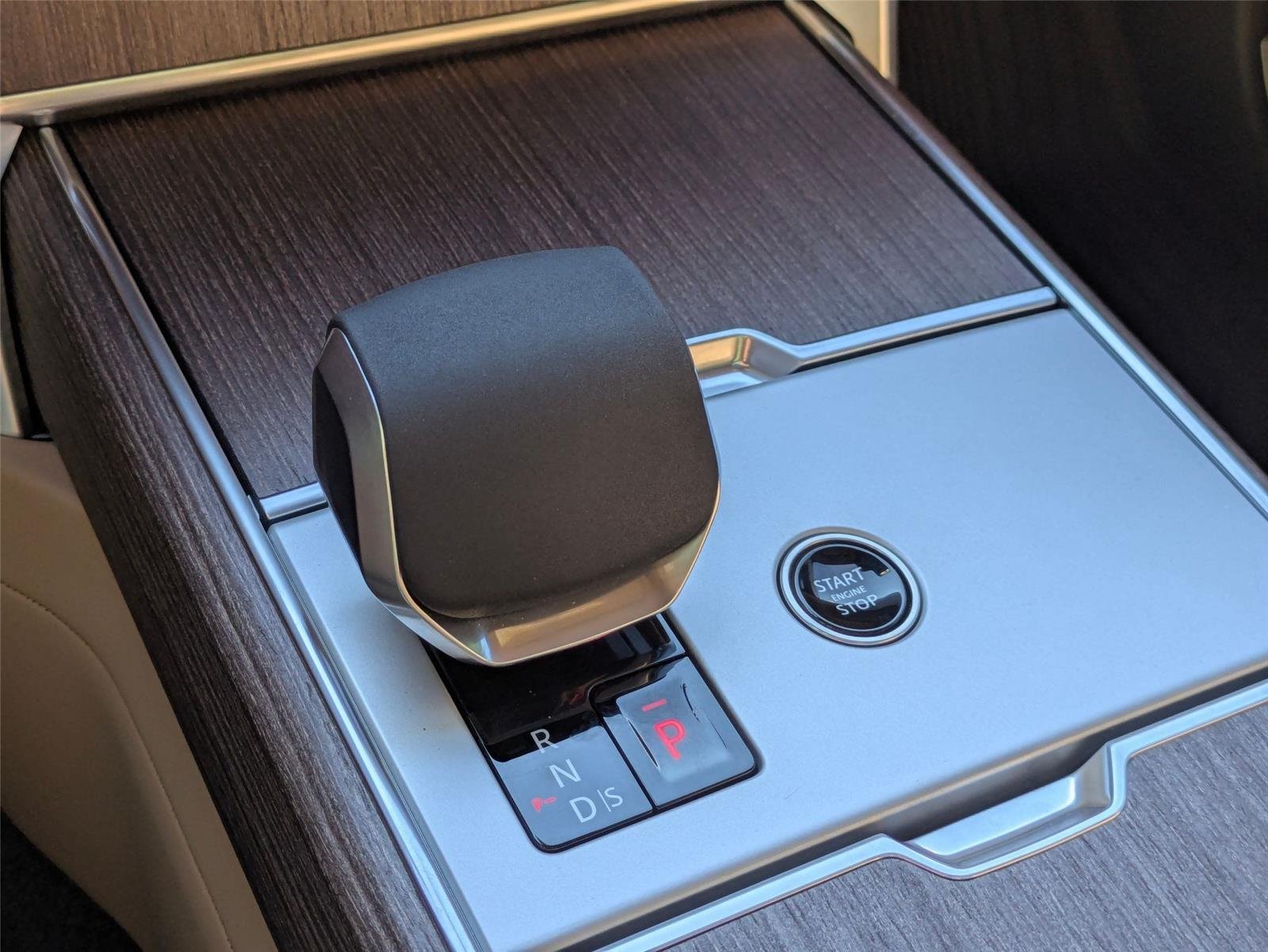 New 2026 Velocity Blue Land Rover SE image 23