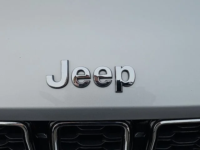 Used 2021 Silver Jeep Limited image 35