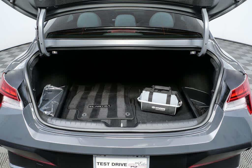 2025 Hyundai Elantra Limited - Photo 63