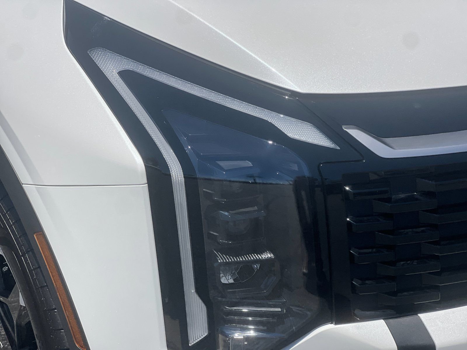 New 2026 Snow White Pearl Kia S image 30