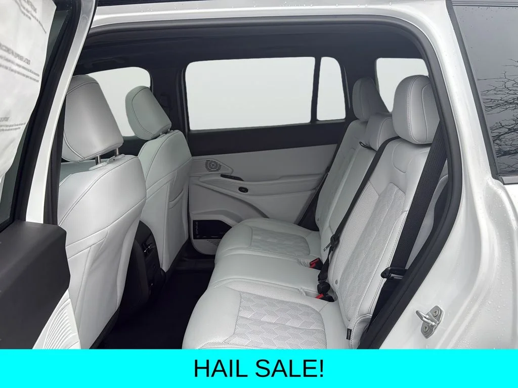 New 2026 Bright White Clear-Coat Exterior Paint Jeep Overland image 17
