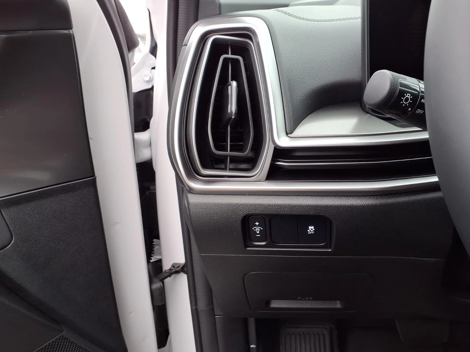 New 2026 Glacial White Pearl Kia S image 10