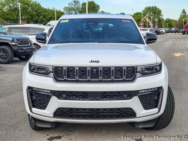 New 2026 Bright White Clear-Coat Exterior Paint Jeep Limited image 4