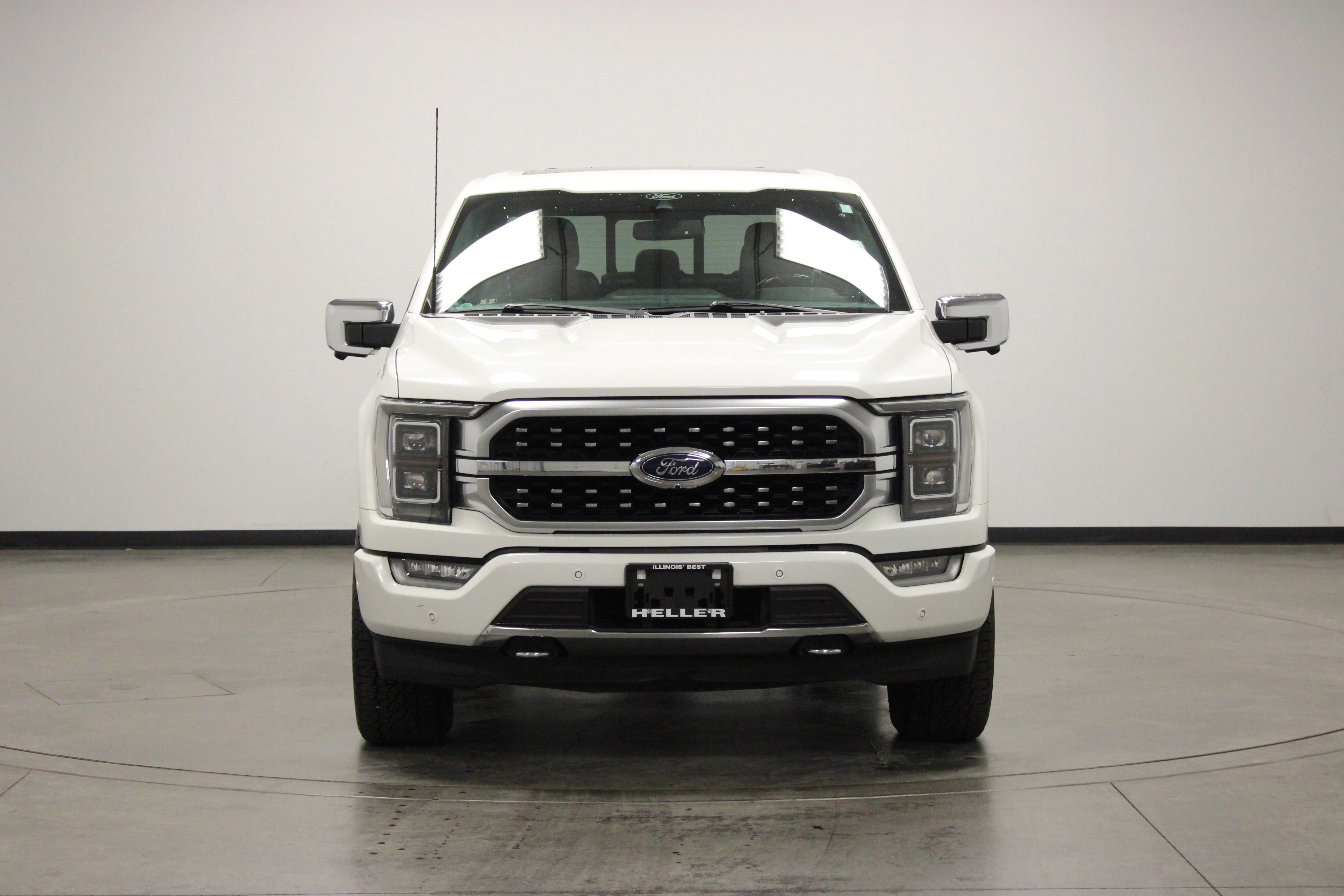 Used 2022 Star White Metallic Tri-Coat Ford Platinum image 3